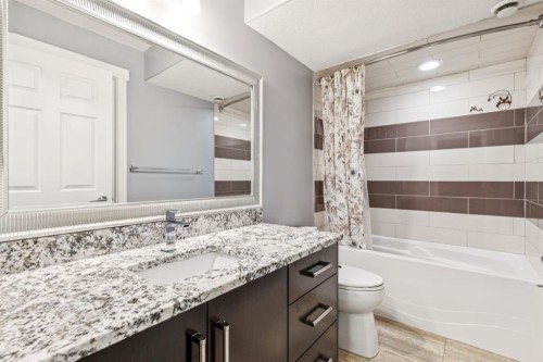 91 St Moritz Terrace Sw, Calgary, AB - Indoor Photo Showing Bathroom