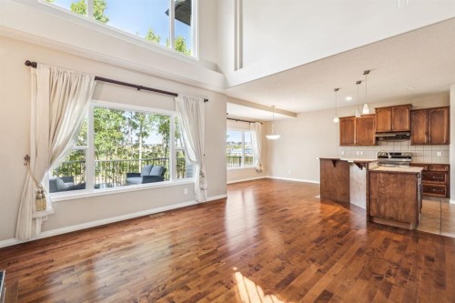 91 St Moritz Terrace Sw, Calgary, AB - Indoor Photo Showing Kitchen