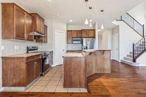 91 St Moritz Terrace Sw, Calgary, AB - Indoor Photo Showing Kitchen