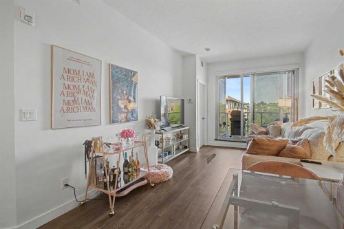 422-88 9 Street Ne, Calgary, AB - Indoor Photo Showing Living Room