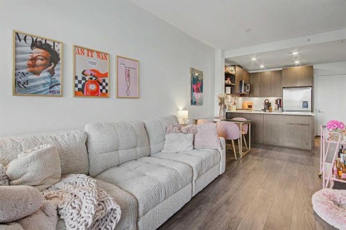 422-88 9 Street Ne, Calgary, AB - Indoor Photo Showing Living Room