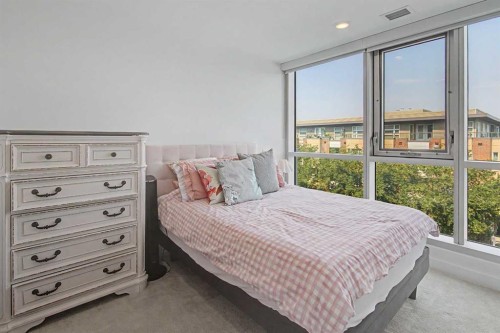 422-88 9 Street Ne, Calgary, AB - Indoor Photo Showing Bedroom