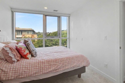 422-88 9 Street Ne, Calgary, AB - Indoor Photo Showing Bedroom