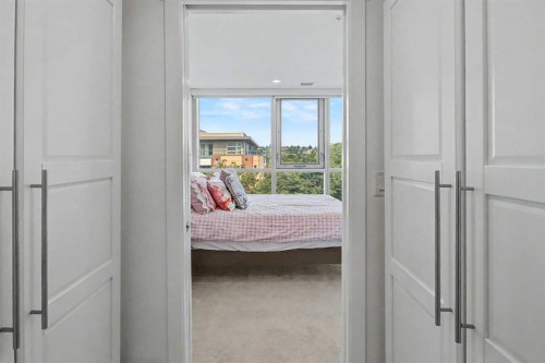 422-88 9 Street Ne, Calgary, AB - Indoor Photo Showing Bedroom