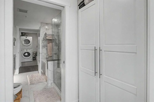422-88 9 Street Ne, Calgary, AB - Indoor Photo Showing Other Room