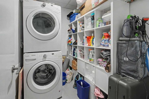 422-88 9 Street Ne, Calgary, AB - Indoor Photo Showing Laundry Room