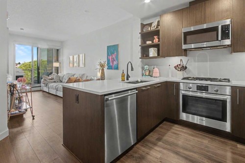 422-88 9 Street Ne, Calgary, AB - Indoor Photo Showing Kitchen With Upgraded Kitchen