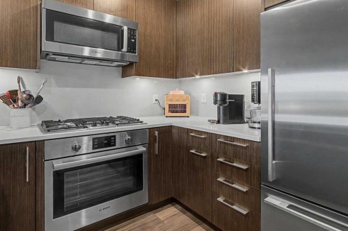 422-88 9 Street Ne, Calgary, AB - Indoor Photo Showing Kitchen With Upgraded Kitchen