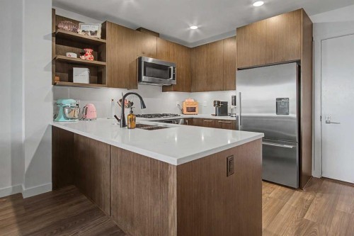 422-88 9 Street Ne, Calgary, AB - Indoor Photo Showing Kitchen With Upgraded Kitchen