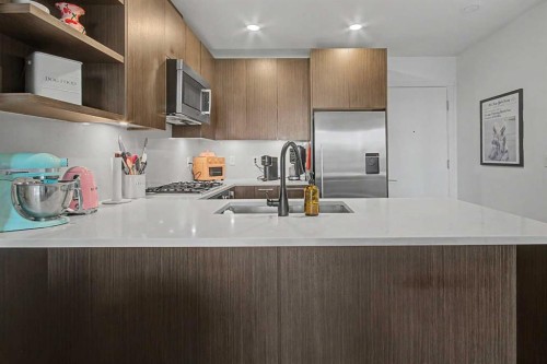 422-88 9 Street Ne, Calgary, AB - Indoor Photo Showing Kitchen With Upgraded Kitchen