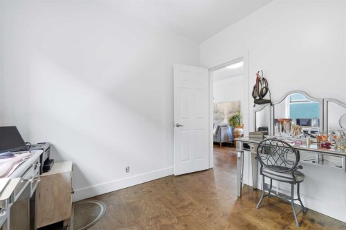 522 8 Avenue Ne, Calgary, AB - Indoor Photo Showing Office