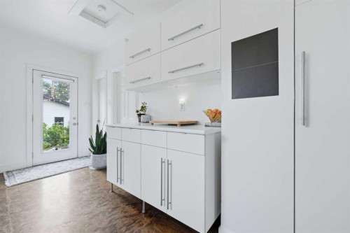522 8 Avenue Ne, Calgary, AB - Indoor