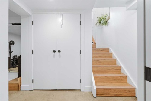 522 8 Avenue Ne, Calgary, AB - Indoor Photo Showing Other Room