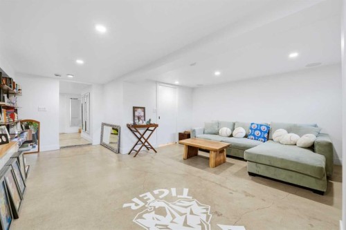 522 8 Avenue Ne, Calgary, AB - Indoor