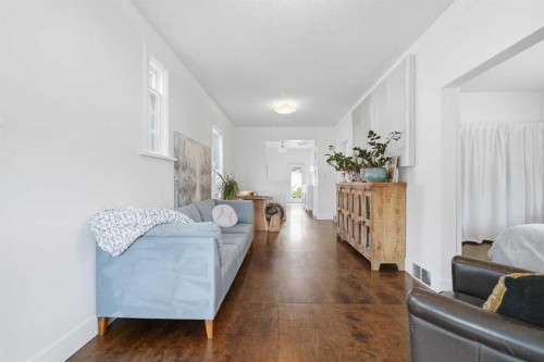 522 8 Avenue Ne, Calgary, AB - Indoor