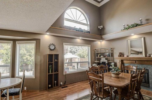 124 Del Ray Close Ne, Calgary, AB - Indoor Photo Showing Dining Room