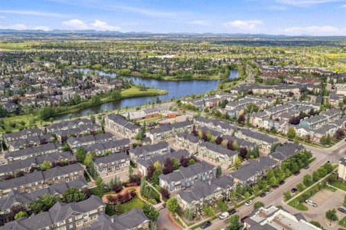 345 Mckenzie Towne Gate Se, Calgary, AB 