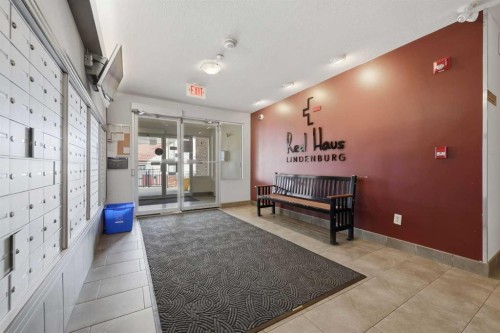 317-60 Royal Oak Plaza Nw, Calgary, AB - Indoor Photo Showing Other Room