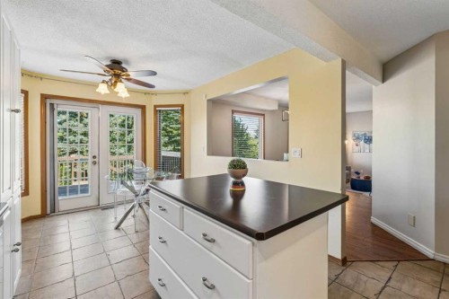 728 Shawnee Drive Sw, Calgary, AB - Indoor