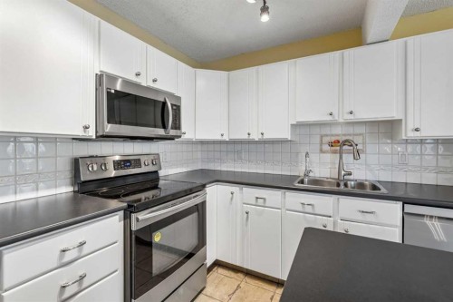 728 Shawnee Drive Sw, Calgary, AB - Indoor Photo Showing Kitchen With Double Sink
