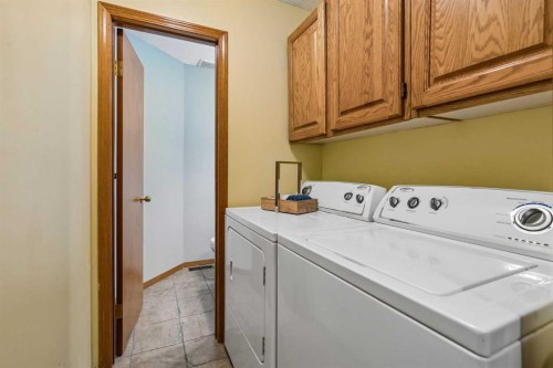 728 Shawnee Drive Sw, Calgary, AB - Indoor Photo Showing Laundry Room