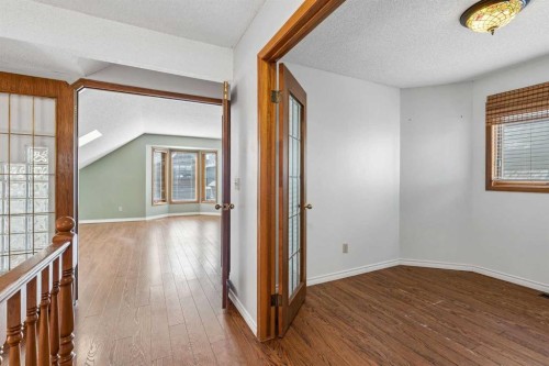 728 Shawnee Drive Sw, Calgary, AB - Indoor Photo Showing Other Room