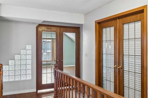 728 Shawnee Drive Sw, Calgary, AB - Indoor Photo Showing Other Room