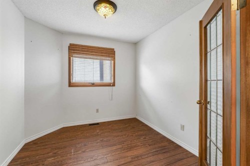 728 Shawnee Drive Sw, Calgary, AB - Indoor Photo Showing Other Room