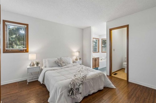 728 Shawnee Drive Sw, Calgary, AB - Indoor Photo Showing Bedroom