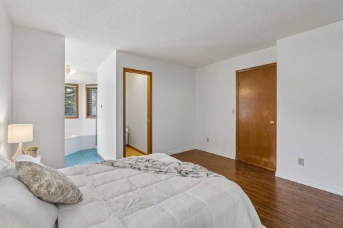 728 Shawnee Drive Sw, Calgary, AB - Indoor Photo Showing Bedroom
