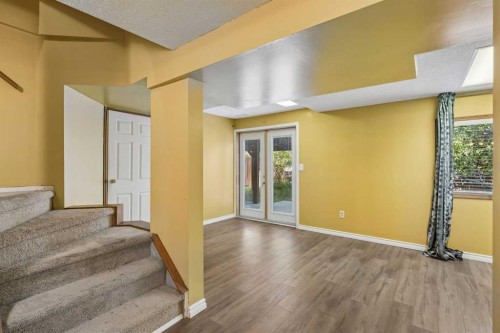 728 Shawnee Drive Sw, Calgary, AB - Indoor Photo Showing Other Room
