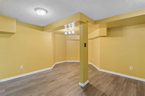 728 Shawnee Drive Sw, Calgary, AB - Indoor Photo Showing Other Room