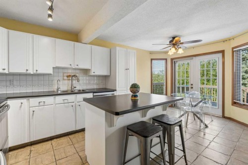 728 Shawnee Drive Sw, Calgary, AB - Indoor Photo Showing Other Room