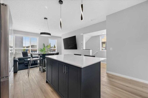 401-81 Midtown Boulevard Sw, Airdrie, AB - Indoor Photo Showing Kitchen