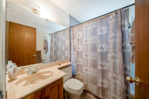 3603 29A Avenue Se, Calgary, AB - Indoor Photo Showing Bathroom