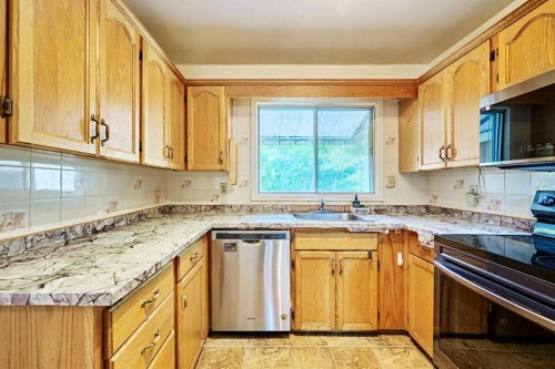627 94 Avenue Sw, Calgary, AB - Indoor Photo Showing Kitchen