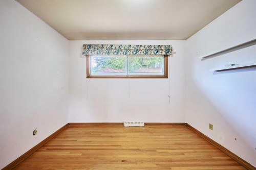 627 94 Avenue Sw, Calgary, AB - Indoor Photo Showing Other Room