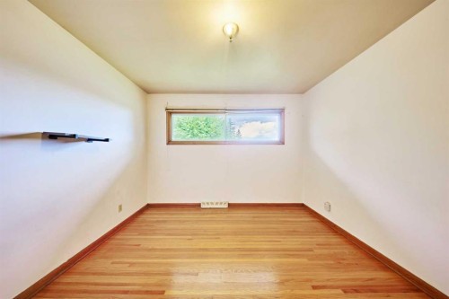 627 94 Avenue Sw, Calgary, AB - Indoor Photo Showing Other Room