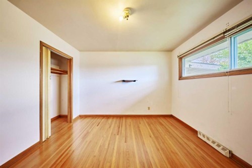 627 94 Avenue Sw, Calgary, AB - Indoor Photo Showing Other Room
