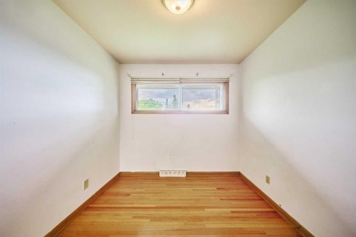 627 94 Avenue Sw, Calgary, AB - Indoor Photo Showing Other Room
