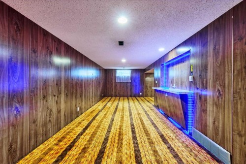627 94 Avenue Sw, Calgary, AB - Indoor Photo Showing Other Room