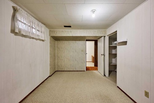 627 94 Avenue Sw, Calgary, AB - Indoor Photo Showing Other Room