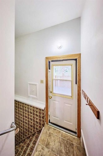 627 94 Avenue Sw, Calgary, AB - Indoor Photo Showing Other Room
