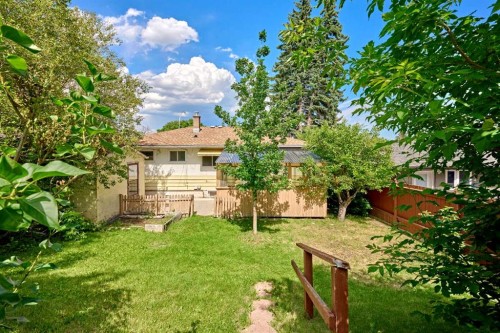 627 94 Avenue Sw, Calgary, AB - Outdoor