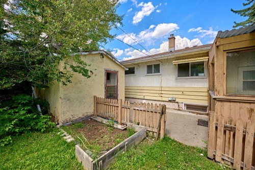 627 94 Avenue Sw, Calgary, AB - Outdoor