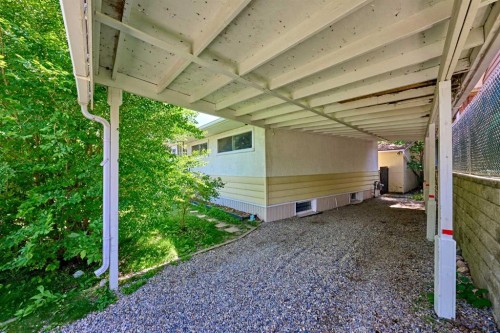 627 94 Avenue Sw, Calgary, AB - Outdoor
