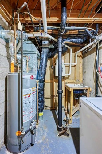 627 94 Avenue Sw, Calgary, AB - Indoor Photo Showing Basement