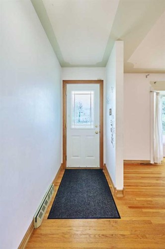 627 94 Avenue Sw, Calgary, AB - Indoor Photo Showing Other Room