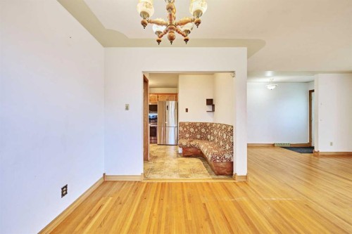 627 94 Avenue Sw, Calgary, AB - Indoor Photo Showing Other Room