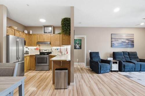 207-72 Quigley Drive, Cochrane, AB - Indoor Photo Showing Kitchen